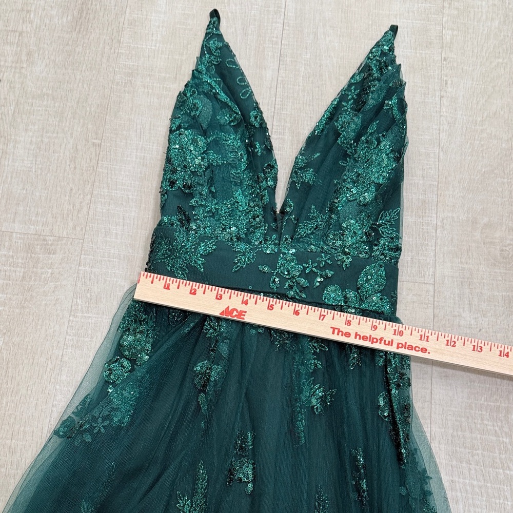 Windsor Emerald V-Neck Sequin Lace Prom, Wedding Guest, Gala Dress size- small - Picture 6 of 11
